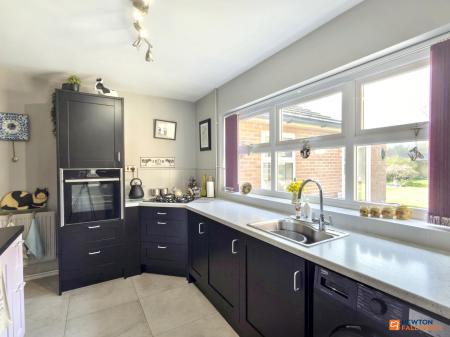 4 bedroom Bungalow for sale in Station Road, Hugglescote, LE67