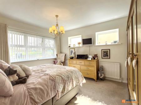 4 bedroom Bungalow for sale in Station Road, Hugglescote, LE67
