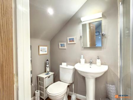 4 bedroom Bungalow for sale in Station Road, Hugglescote, LE67