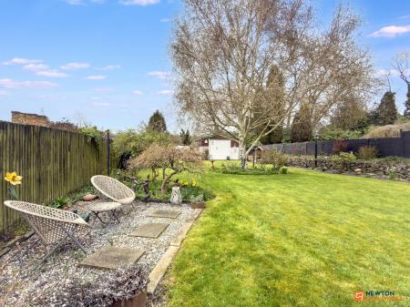 4 bedroom Bungalow for sale in Station Road, Hugglescote, LE67