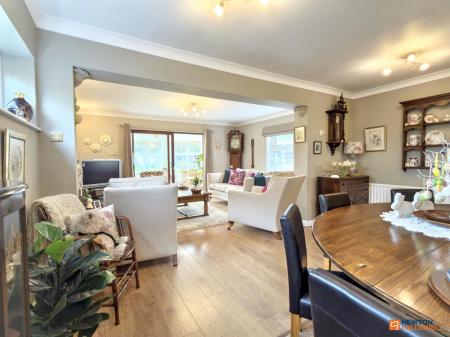 4 bedroom Bungalow for sale in Station Road, Hugglescote, LE67