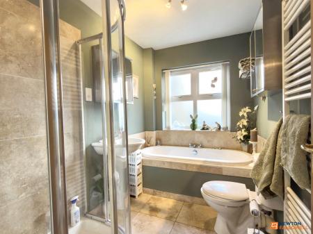 4 bedroom Bungalow for sale in Station Road, Hugglescote, LE67