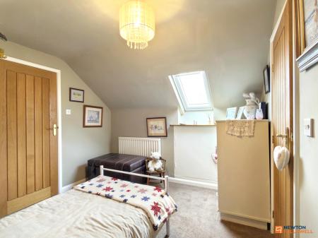 4 bedroom Bungalow for sale in Station Road, Hugglescote, LE67