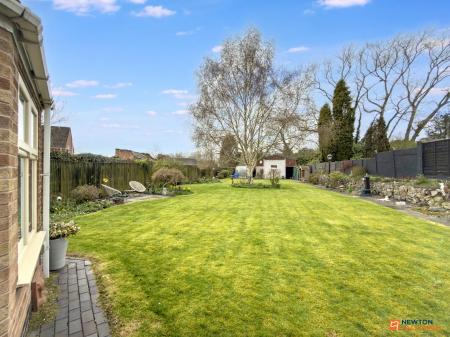 4 bedroom Bungalow for sale in Station Road, Hugglescote, LE67