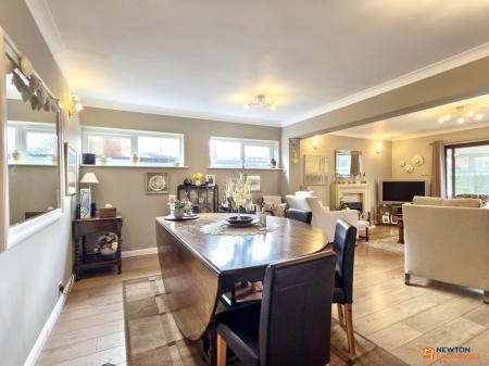 4 bedroom Bungalow for sale in Station Road, Hugglescote, LE67