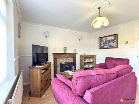 2 bedroom Semi-detached house for sale in Oxford Street, Coalville, LE67