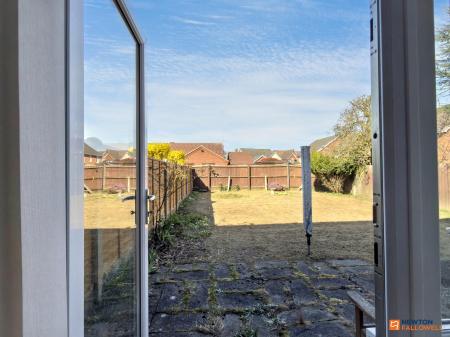 2 bedroom Semi-detached house for sale in Oxford Street, Coalville, LE67