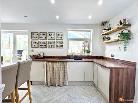 3 bedroom Semi-detached house for sale in Forest Road, Coalville, LE67