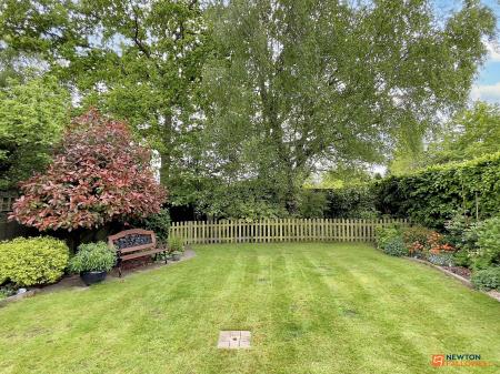 4 bedroom Detached house for sale in Oakham Drive, Coalville, LE67