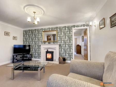 4 bedroom Detached house for sale in Oakham Drive, Coalville, LE67