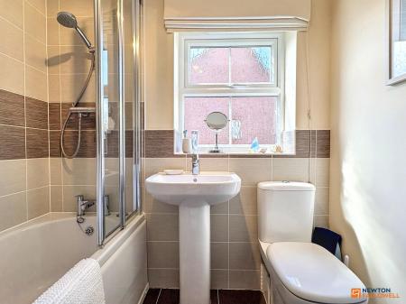 2 bedroom Detached house for sale in Headstock Close, Coalville, LE67