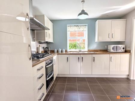 2 bedroom Detached house for sale in Headstock Close, Coalville, LE67