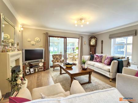 4 bedroom Detached house for sale in Station Road, Hugglescote, LE67