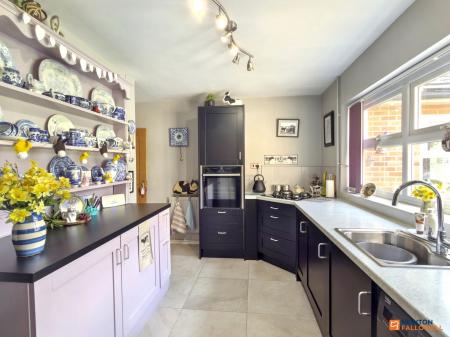 4 bedroom Detached house for sale in Station Road, Hugglescote, LE67