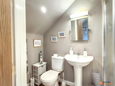 4 bedroom Detached house for sale in Station Road, Hugglescote, LE67