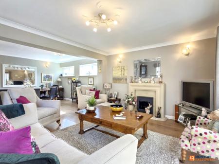 4 bedroom Detached house for sale in Station Road, Hugglescote, LE67
