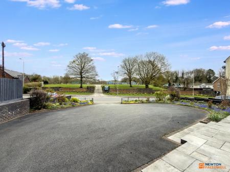 4 bedroom Detached house for sale in Station Road, Hugglescote, LE67