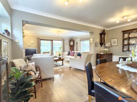 4 bedroom Detached house for sale in Station Road, Hugglescote, LE67