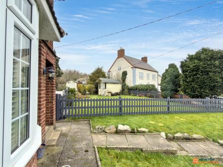 2 bedroom Semi-detached house for sale in Manor Road, Donington Le Heath, LE67
