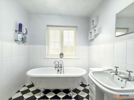 2 bedroom Semi-detached house for sale in Manor Road, Donington Le Heath, LE67