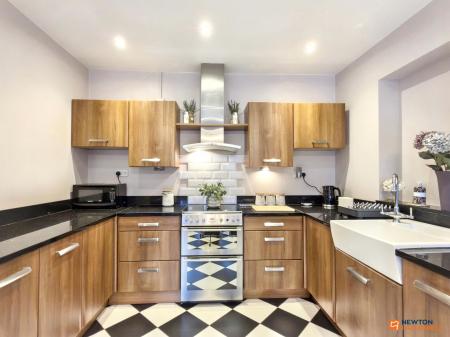 2 bedroom Semi-detached house for sale in Manor Road, Donington Le Heath, LE67