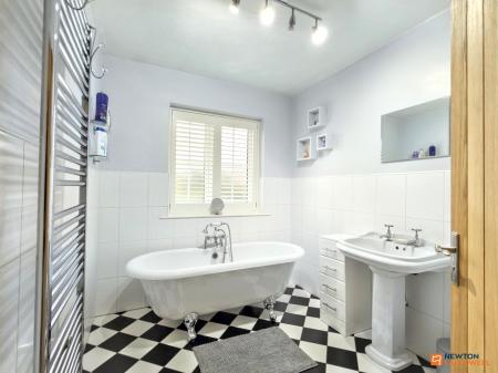 2 bedroom Semi-detached house for sale in Manor Road, Donington Le Heath, LE67