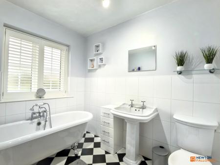 2 bedroom Semi-detached house for sale in Manor Road, Donington Le Heath, LE67
