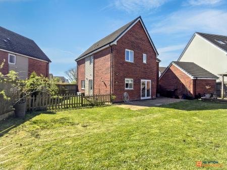 4 bedroom Detached house for sale in Buckthorn Road, Coalville, LE67