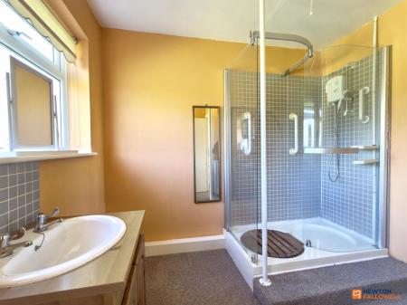 2 bedroom Detached bungalow for sale in Oakham Drive, Coalville, LE67