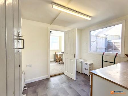 2 bedroom Detached bungalow for sale in Oakham Drive, Coalville, LE67