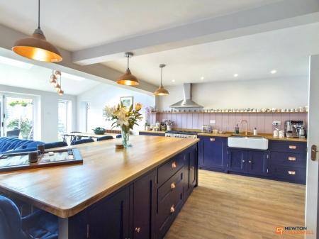 4 bedroom Detached house for sale in Church Lane, Whitwick, LE67