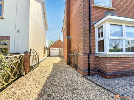 4 bedroom Detached house for sale in Church Lane, Whitwick, LE67