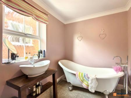 4 bedroom Detached house for sale in Church Lane, Whitwick, LE67