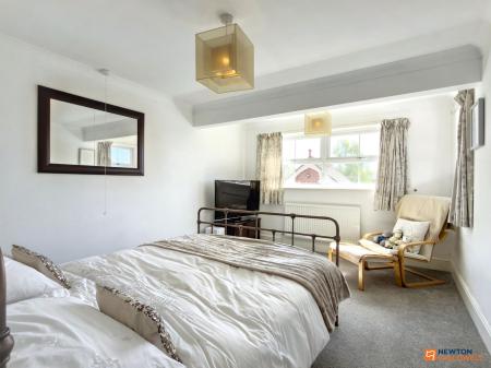 4 bedroom Detached house for sale in Church Lane, Whitwick, LE67
