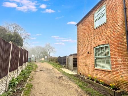 3 bedroom Semi-detached house for sale in The Green, Markfield, LE67