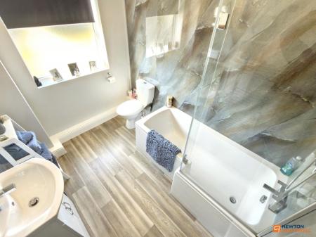 2 bedroom Terraced House for sale in Belvoir Road, Coalville, LE67