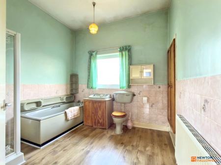 2 bedroom Terraced House for sale in Belvoir Road, Coalville, LE67