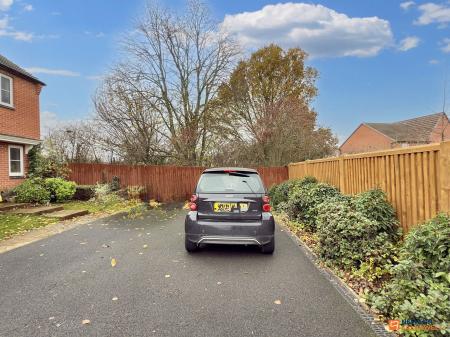 3 bedroom Semi-detached house for sale in Rennocks Place, Thringstone, LE67