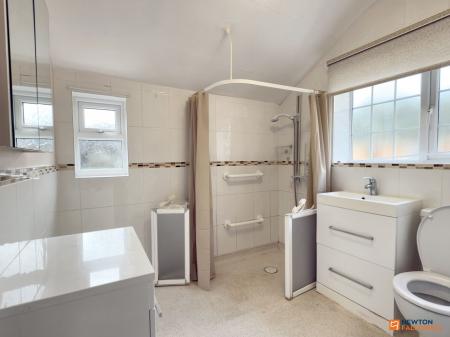 3 bedroom Semi-detached house for sale in Ashby Road, Coalville, LE67