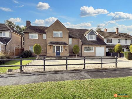 5 bedroom Detached house for sale in Abbotts Oak Drive, Coalville, LE67