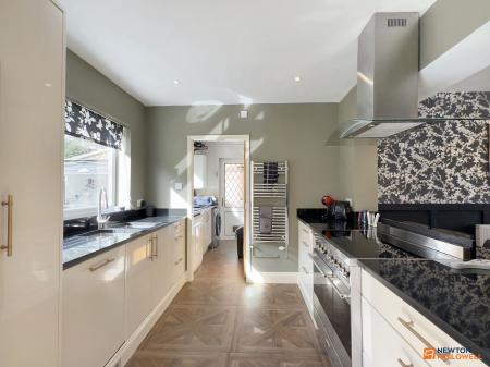 5 bedroom Detached house for sale in Abbotts Oak Drive, Coalville, LE67