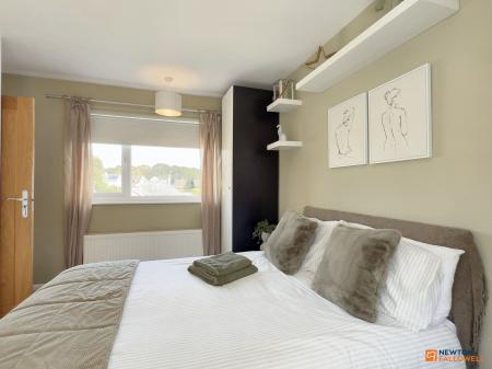 5 bedroom Detached house for sale in Abbotts Oak Drive, Coalville, LE67