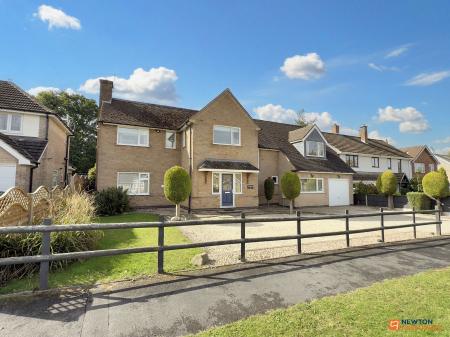 5 bedroom Detached house for sale in Abbotts Oak Drive, Coalville, LE67