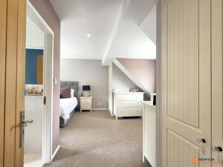 5 bedroom Detached house for sale in Abbotts Oak Drive, Coalville, LE67