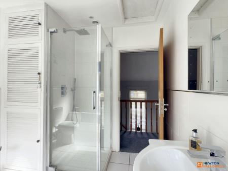5 bedroom Detached house for sale in Abbotts Oak Drive, Coalville, LE67