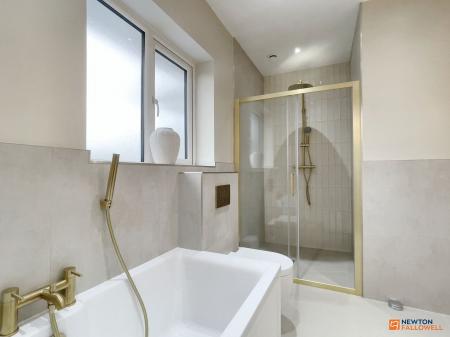 4 bedroom Detached house for sale in Greenhill Road, Coalville, LE67