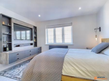 4 bedroom Detached house for sale in Long Lane, Coalville, LE67