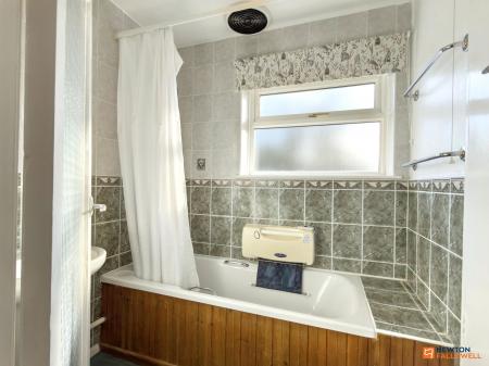 4 bedroom Detached house for sale in Meadow Lane, Coalville, LE67