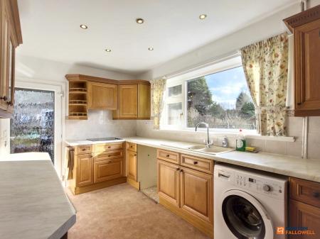 4 bedroom Detached house for sale in Meadow Lane, Coalville, LE67