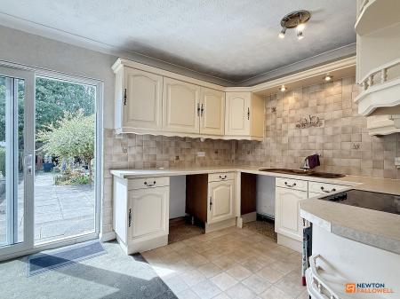 2 bedroom Terraced House for sale in London Road, Coalville, LE67